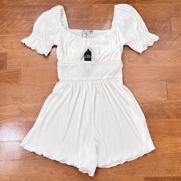 NWT Nicolette Plisse Romper - Picture 2 of 13
